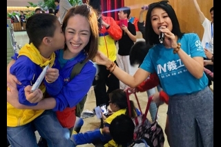 Kaki Leung and Skye Chan accompanied "Little Angel" to chase their dreams to Tainan
